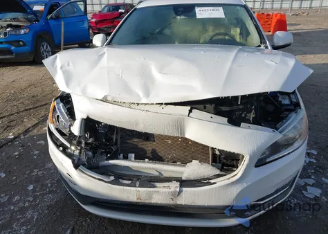 2015 Volvo S60 T5 Premier z USA, uszkodzony, nr VIN YV1612TB5F1309685